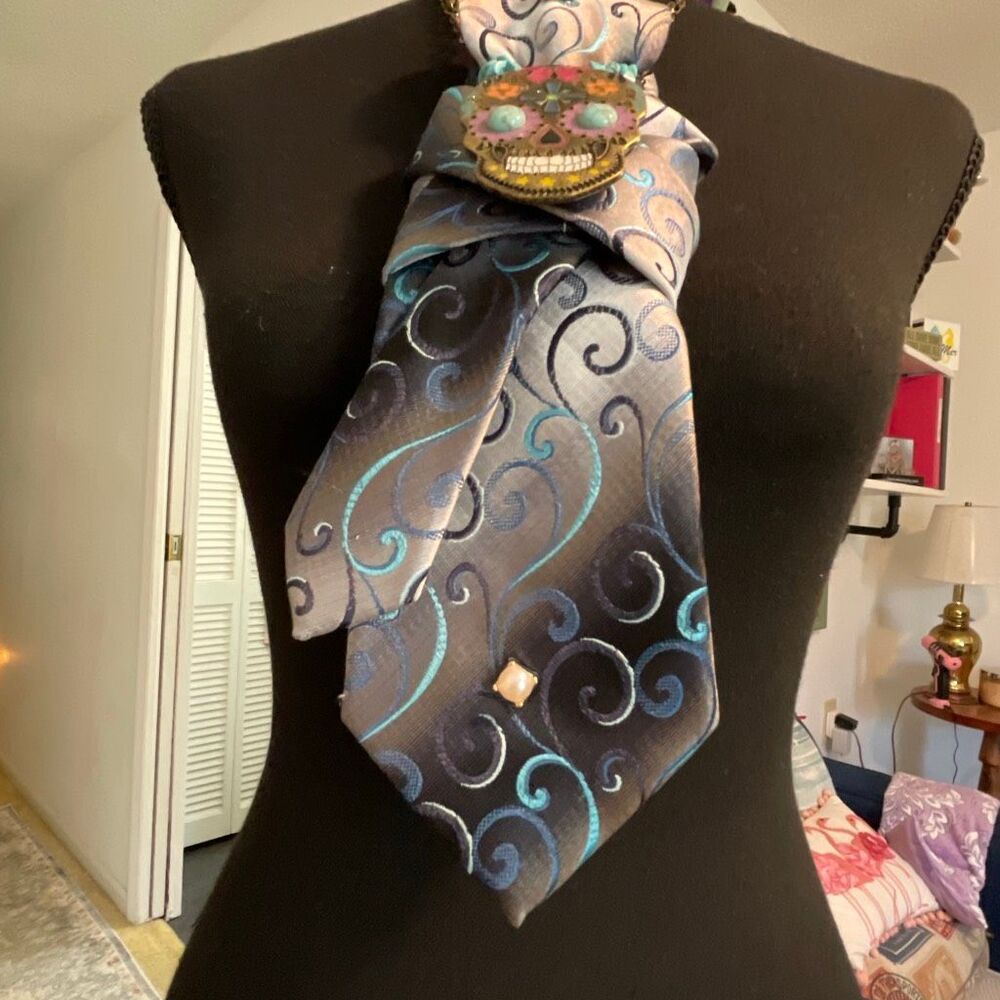 Restyled Women’s Tie with Turquoise Bedazzled Skull Necklace - Picture 7 of 12